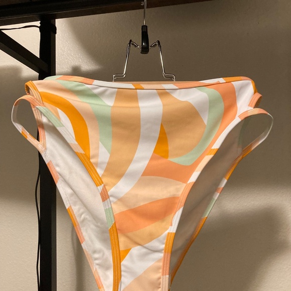 Cupshe Bikini size M - Picture 3 of 4